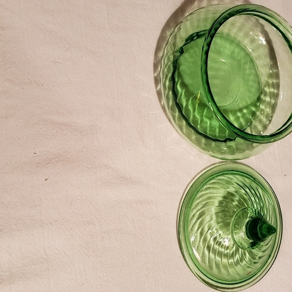 Vintage Spiral Green Hocking Glass Bowl (1928-30) with Lid Depression Glass - Picture 7 of 15